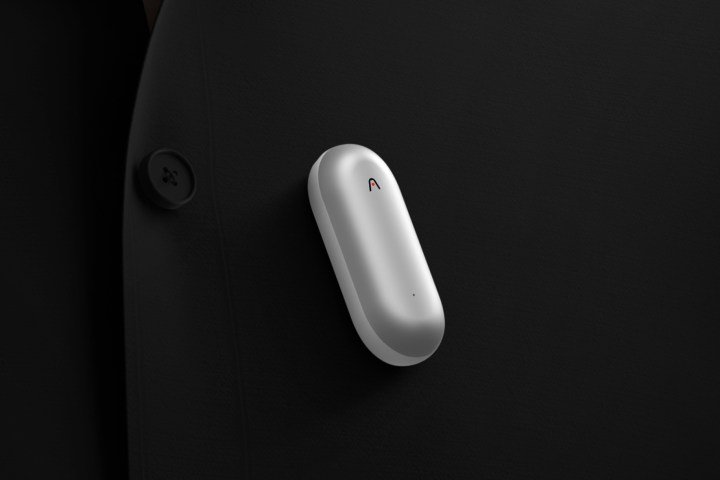 قد يكون Plaud NotePin أحد أكثر أدوات الذكاء الاصطناعي عملية في عام 2024 2 ملاحظة مثبتة على القميص.