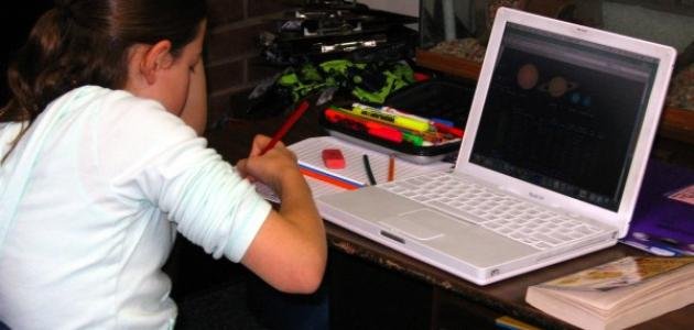 أسباب الإدمان على الإنترنت